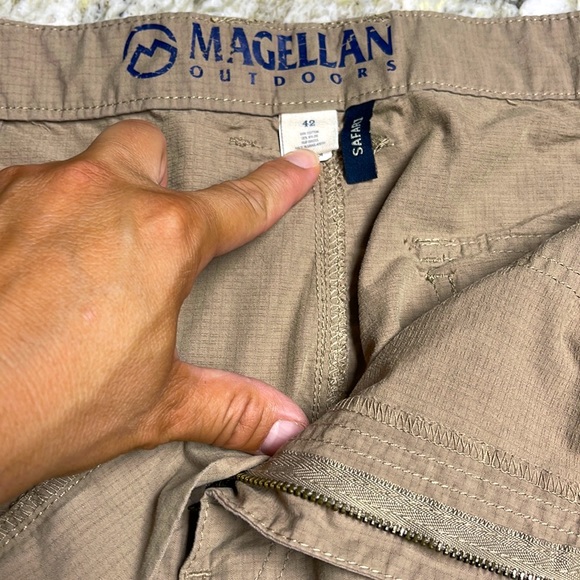 Men’s Magellan Outdoors Khaki Cargo Shorts Size 42 - Picture 4 of 5